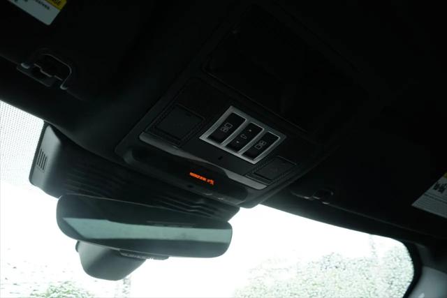 2023 Land Rover Discovery P300 S R-Dynamic