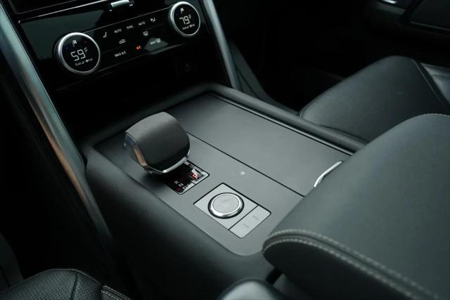 2023 Land Rover Discovery P300 S R-Dynamic