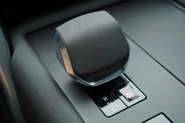2023 Land Rover Discovery P300 S R-Dynamic
