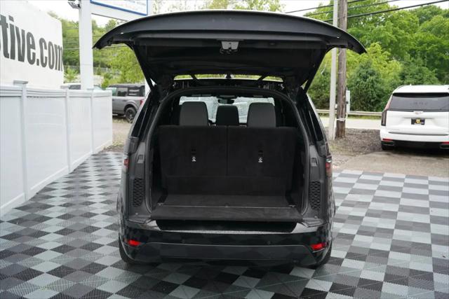 2023 Land Rover Discovery P300 S R-Dynamic