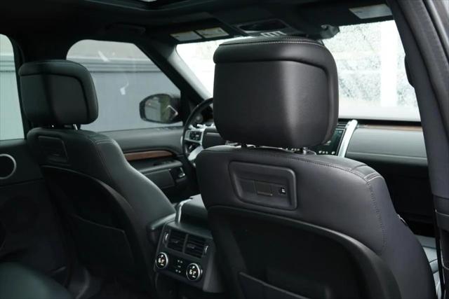 2023 Land Rover Discovery P300 S R-Dynamic