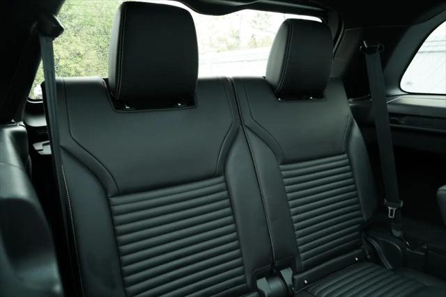 2023 Land Rover Discovery P300 S R-Dynamic