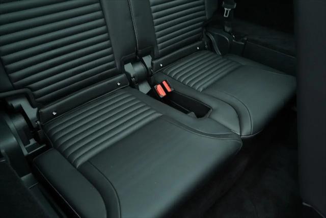 2023 Land Rover Discovery P300 S R-Dynamic