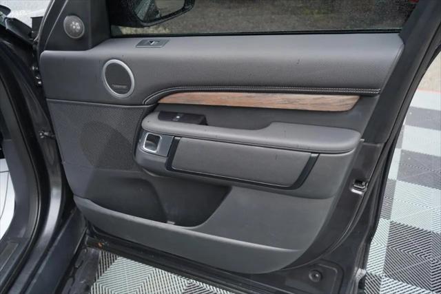2023 Land Rover Discovery P300 S R-Dynamic