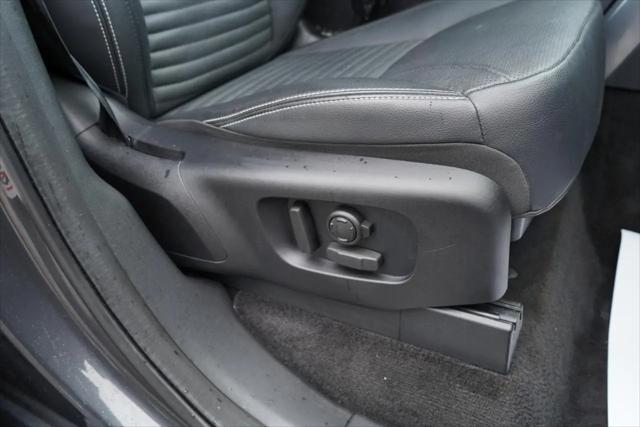 2023 Land Rover Discovery P300 S R-Dynamic