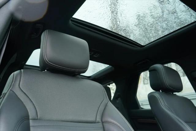 2023 Land Rover Discovery P300 S R-Dynamic