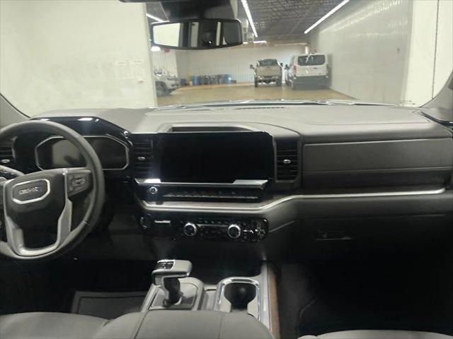 2026 GMC Sierra 1500 Crew Cab, Short Bed, SLT, 4WD