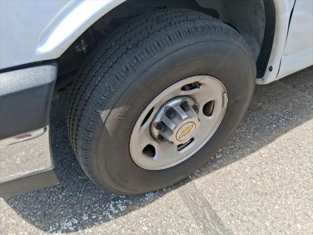 2025 Chevrolet Express Passenger RWD 3500 Extended Wheelbase LT