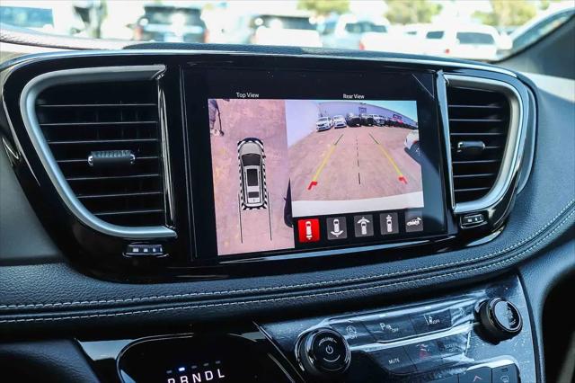 2027 Chrysler Pacifica Select
