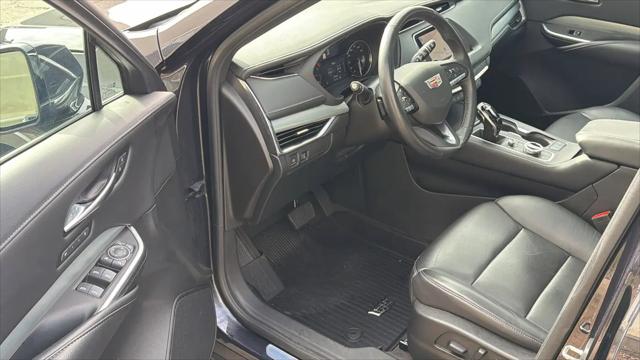 2022 Cadillac XT4 AWD Premium Luxury