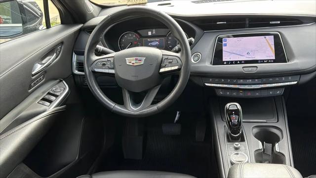 2022 Cadillac XT4 AWD Premium Luxury