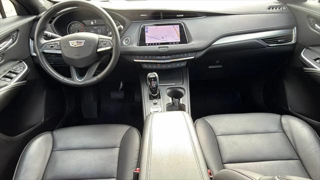 2022 Cadillac XT4 AWD Premium Luxury