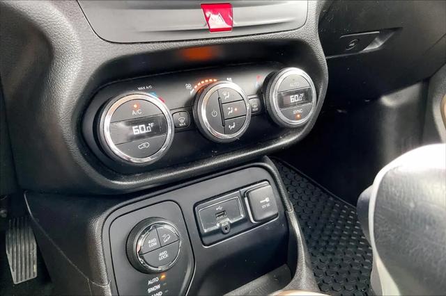 2017 Jeep Renegade Deserthawk 4x4