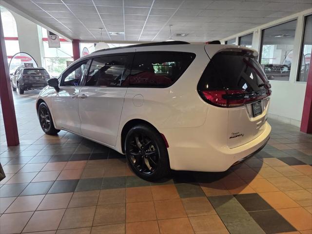 2027 Chrysler Pacifica Limited