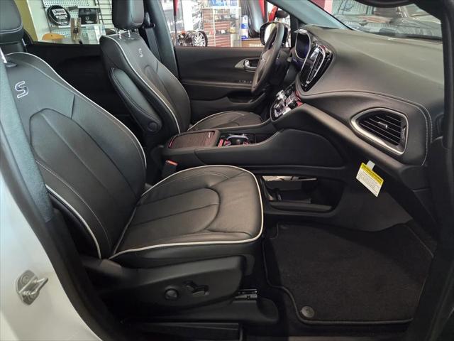 2027 Chrysler Pacifica Limited