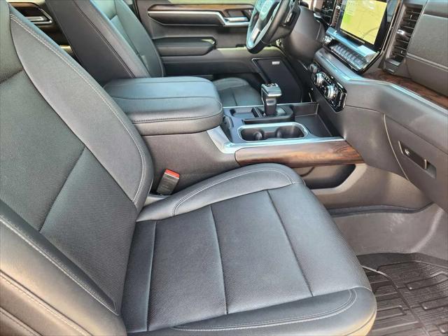 2023 GMC Sierra 1500 4WD Crew Cab Short Box SLT