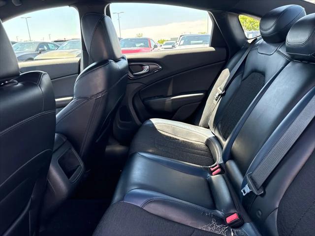 2016 Chrysler 200 S
