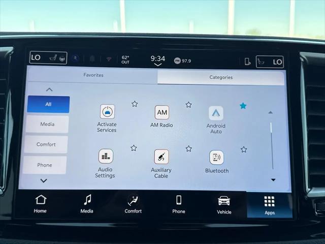 2025 Chrysler Pacifica Select