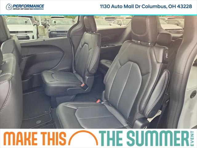 2027 Chrysler Pacifica Select