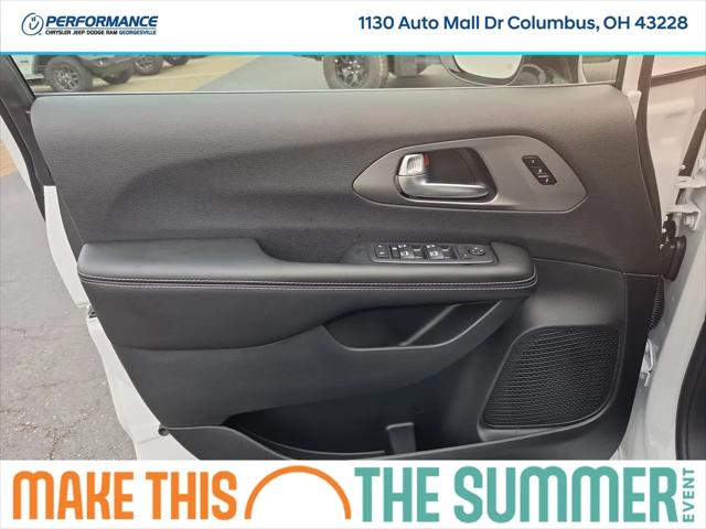 2027 Chrysler Pacifica Select