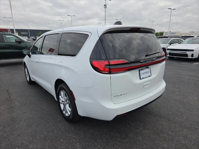 2027 Chrysler Pacifica Select AWD