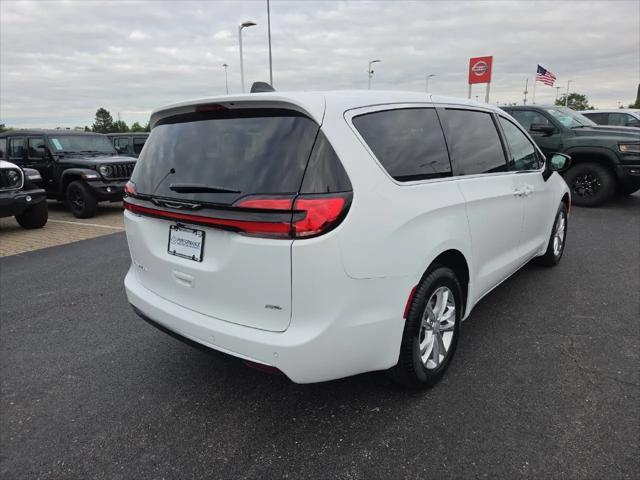 2027 Chrysler Pacifica Select AWD