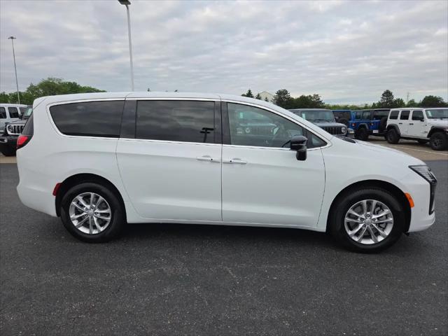 2027 Chrysler Pacifica Select AWD