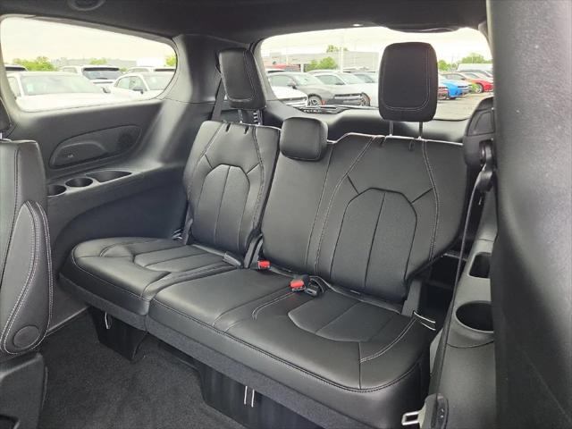 2027 Chrysler Pacifica Select AWD