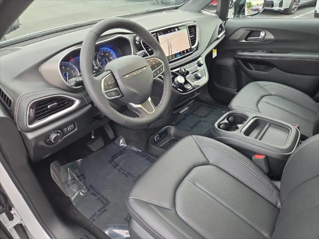 2027 Chrysler Pacifica Select AWD