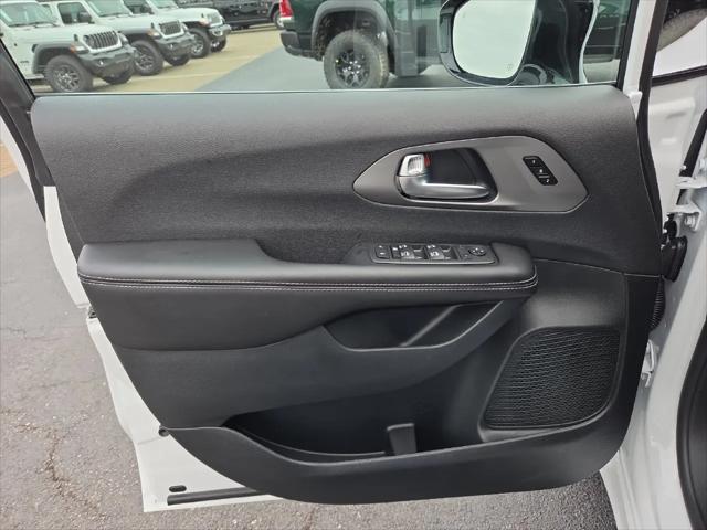 2027 Chrysler Pacifica Select AWD