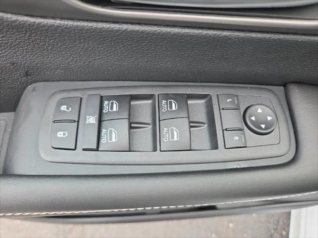 2027 Chrysler Pacifica Select AWD