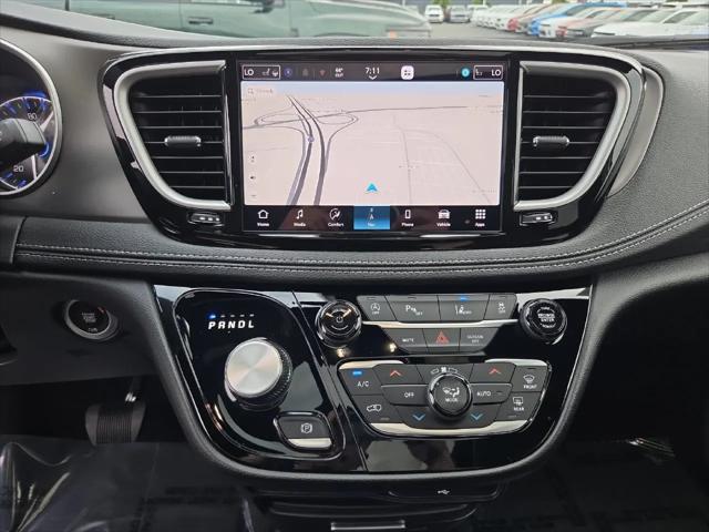 2027 Chrysler Pacifica Select AWD