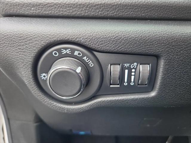 2027 Chrysler Pacifica Select AWD