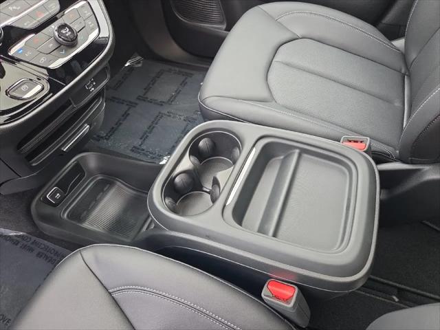 2027 Chrysler Pacifica Select AWD
