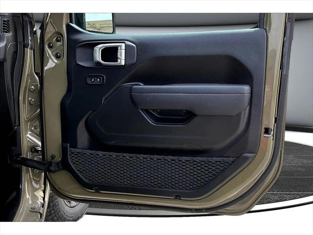2025 Jeep Wrangler 4-Door Summit 4x4