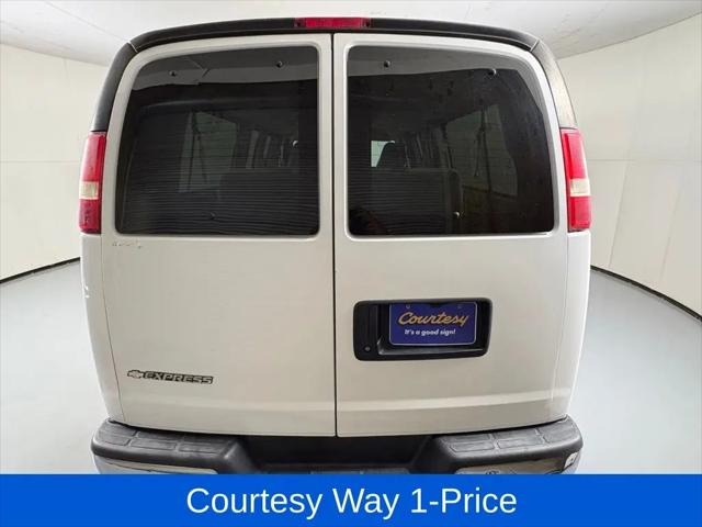 2017 Chevrolet Express LT