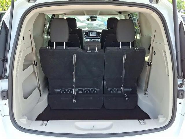 2023 Chrysler Voyager LX