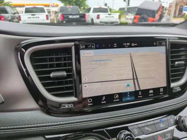 2027 Chrysler Pacifica Select