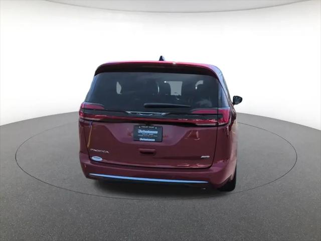 2027 Chrysler Pacifica Select AWD