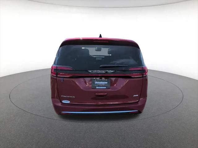 2027 Chrysler Pacifica Select AWD