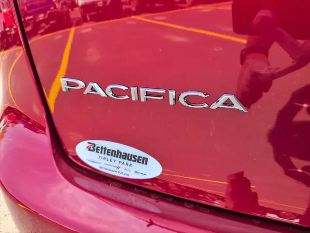 2027 Chrysler Pacifica Select AWD