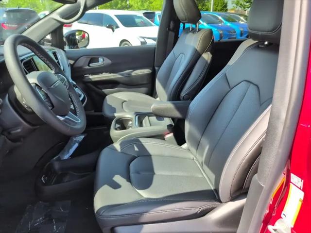2027 Chrysler Pacifica Select AWD