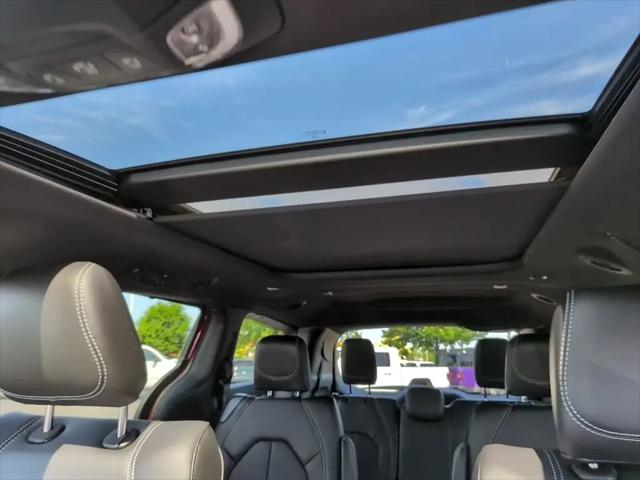 2027 Chrysler Pacifica Select AWD
