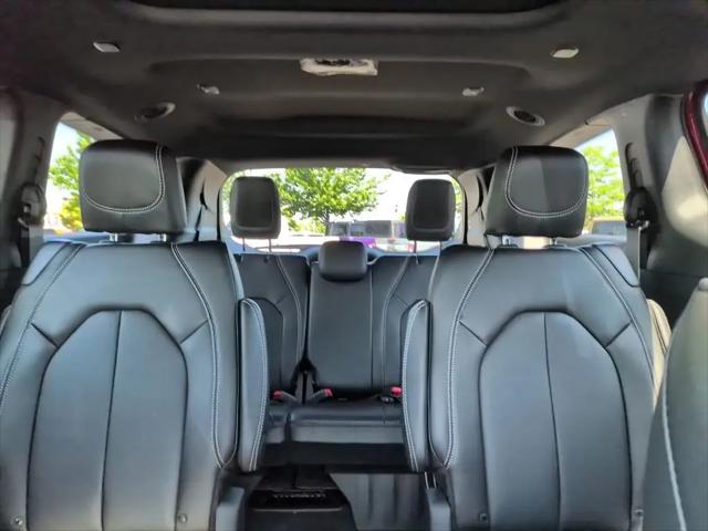 2027 Chrysler Pacifica Select AWD
