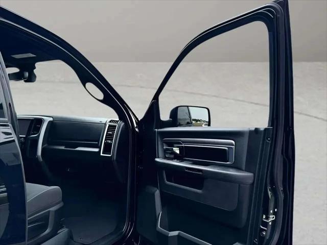 2022 Ram 1500 Classic Warlock Crew Cab 4x4 5'7" Box