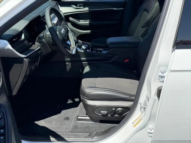 2026 Jeep Grand Cherokee Altitude 4x2