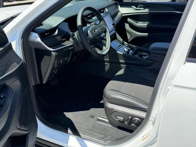 2026 Jeep Grand Cherokee Altitude 4x2
