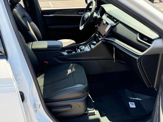 2026 Jeep Grand Cherokee Altitude 4x2