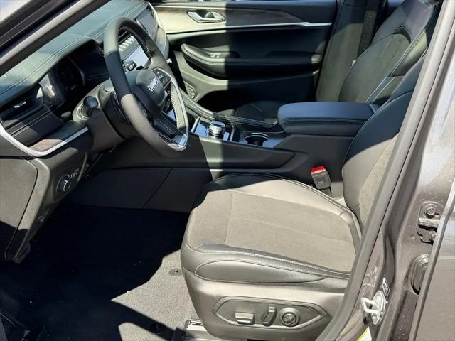2026 Jeep Grand Cherokee Altitude 4x2