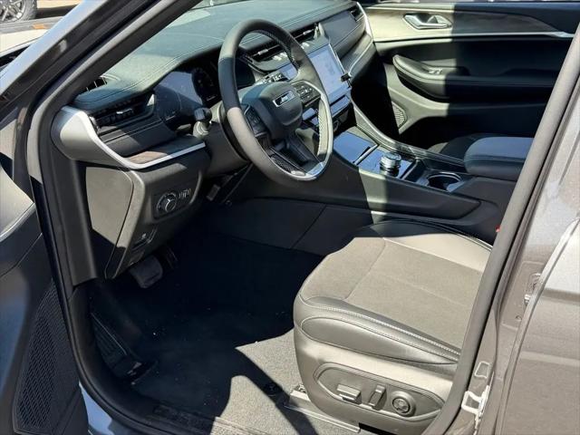 2026 Jeep Grand Cherokee Altitude 4x2